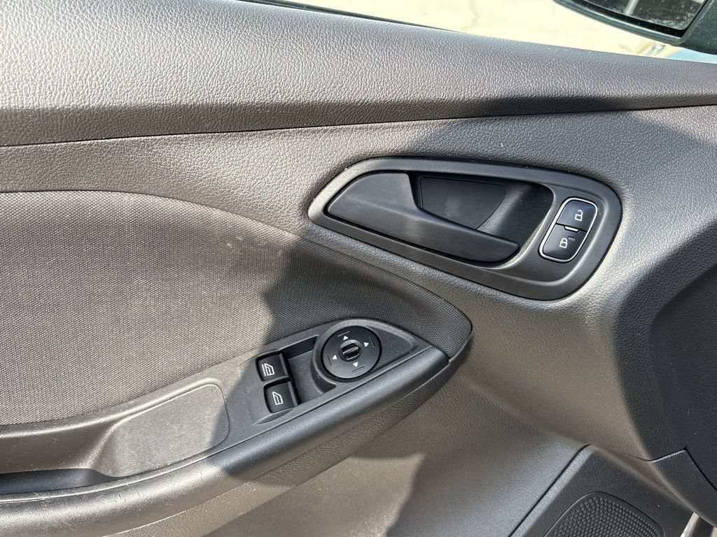 Used 2018 Ford Focus S FWD image 11