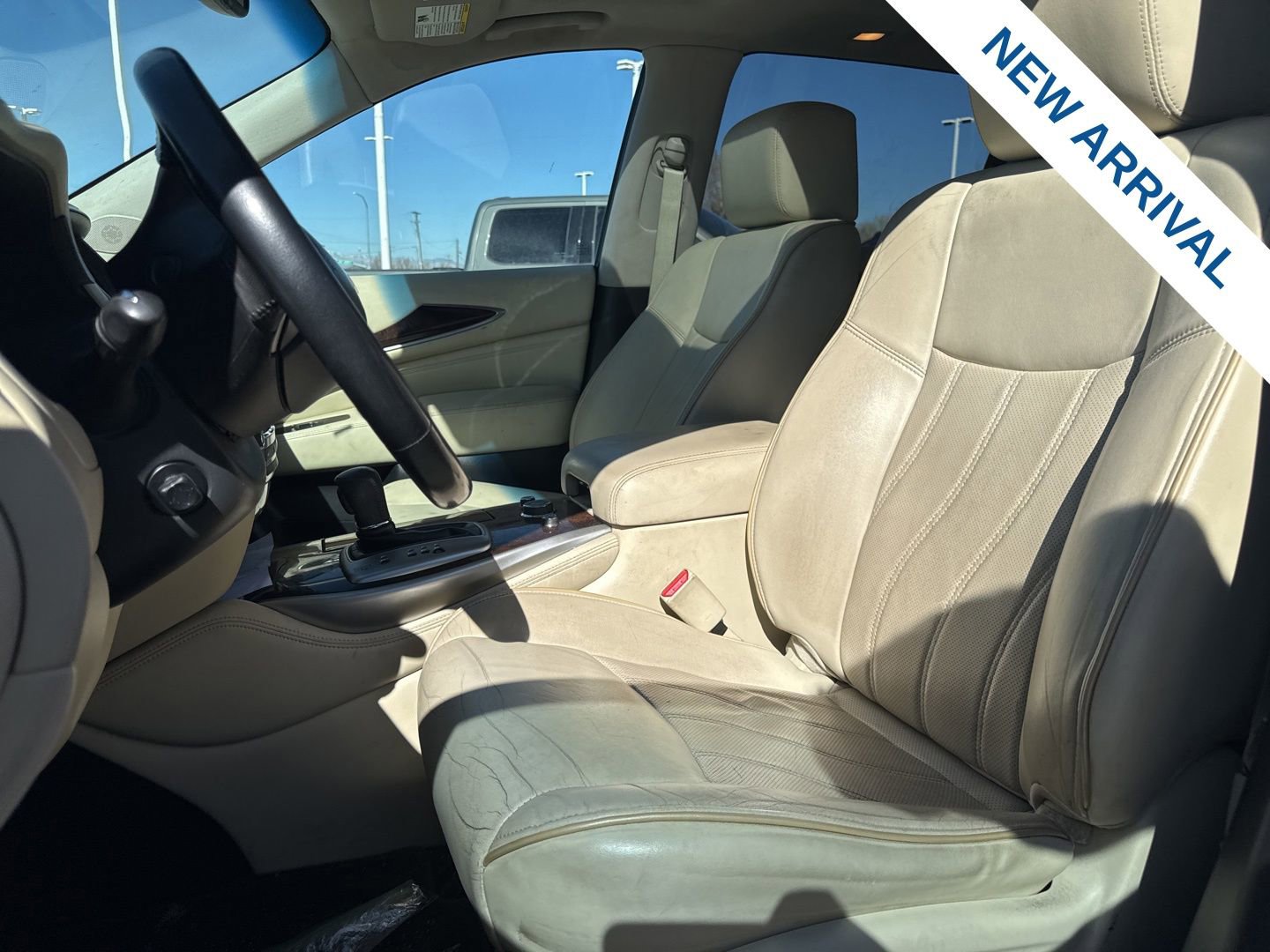 Used 2015 INFINITI QX60 AWD w/ Deluxe Touring Package image 16