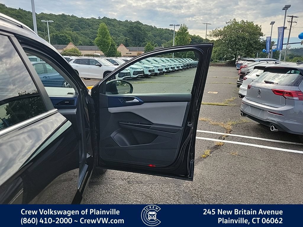 Certified 2023 Volkswagen Taos SE w/ Panoramic Sunroof Package AWD/4WD image 41