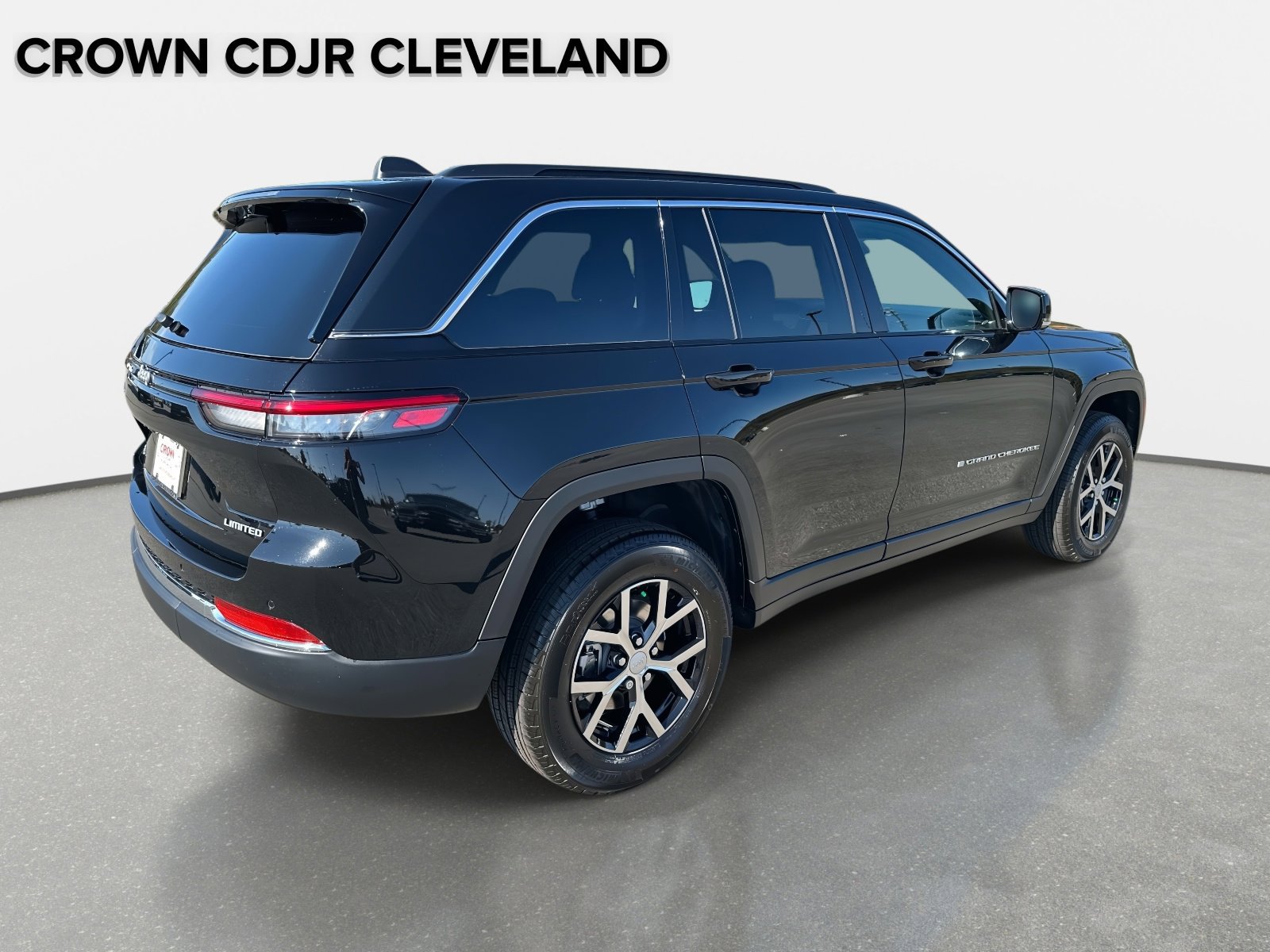 New 2025 Jeep Grand Cherokee Limited w/ Luxury Tech Group II AWD/4WD image 4