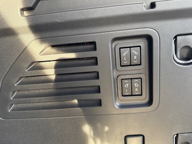 New 2026 Chevrolet Traverse RS w/ LPO, Floor Liner Package image 19