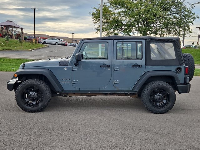 Used 2014 Jeep Wrangler Unlimited Sport w/ Connectivity Group AWD/4WD image 2
