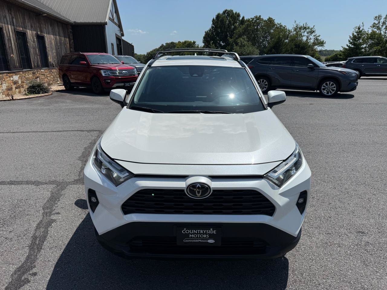 Used 2022 Toyota RAV4 XLE Premium FWD image 10