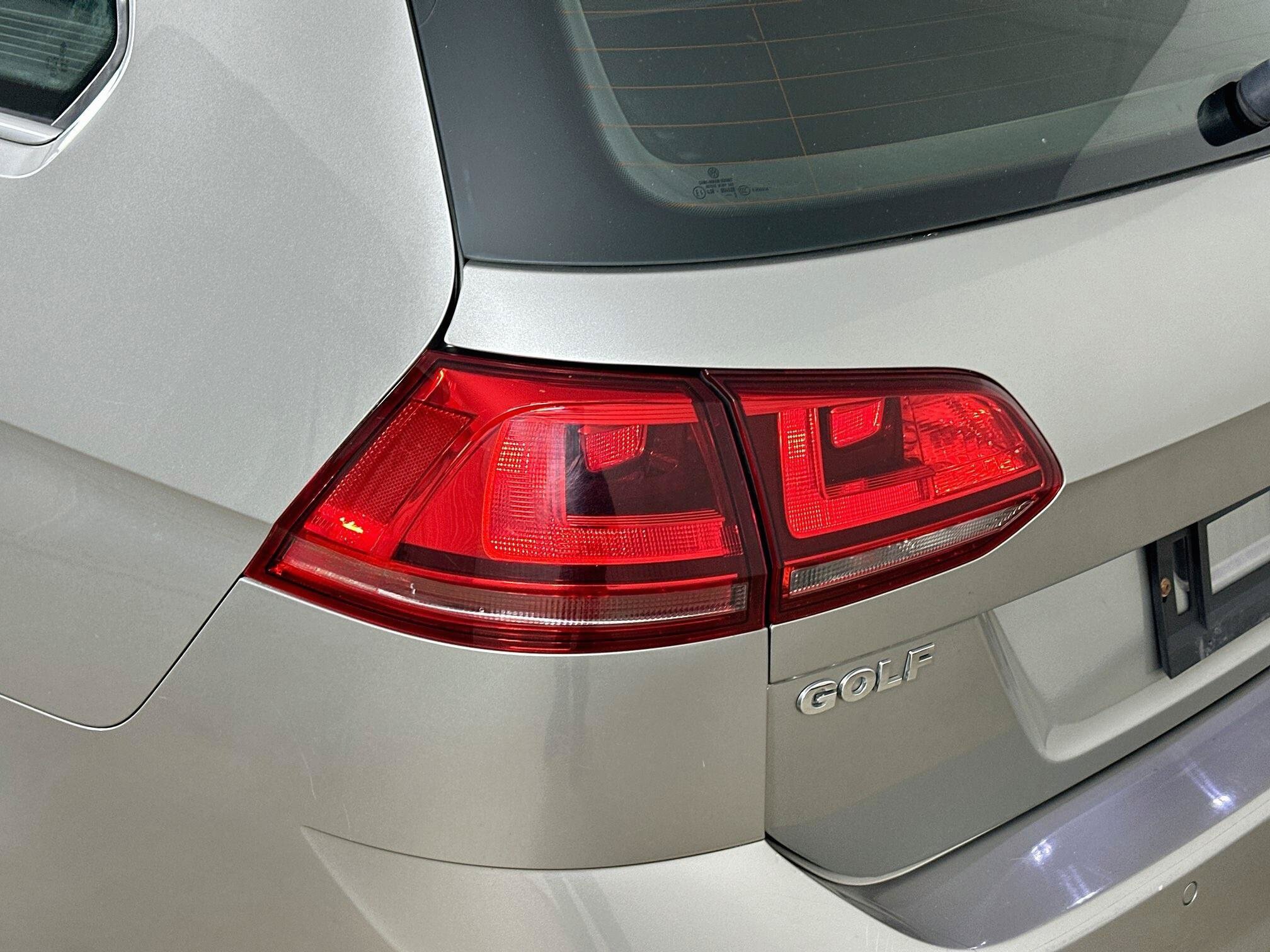 Used 2015 Volkswagen Golf TDI SE FWD image 37