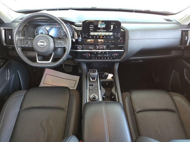 Used 2023 Nissan Pathfinder SL image 2