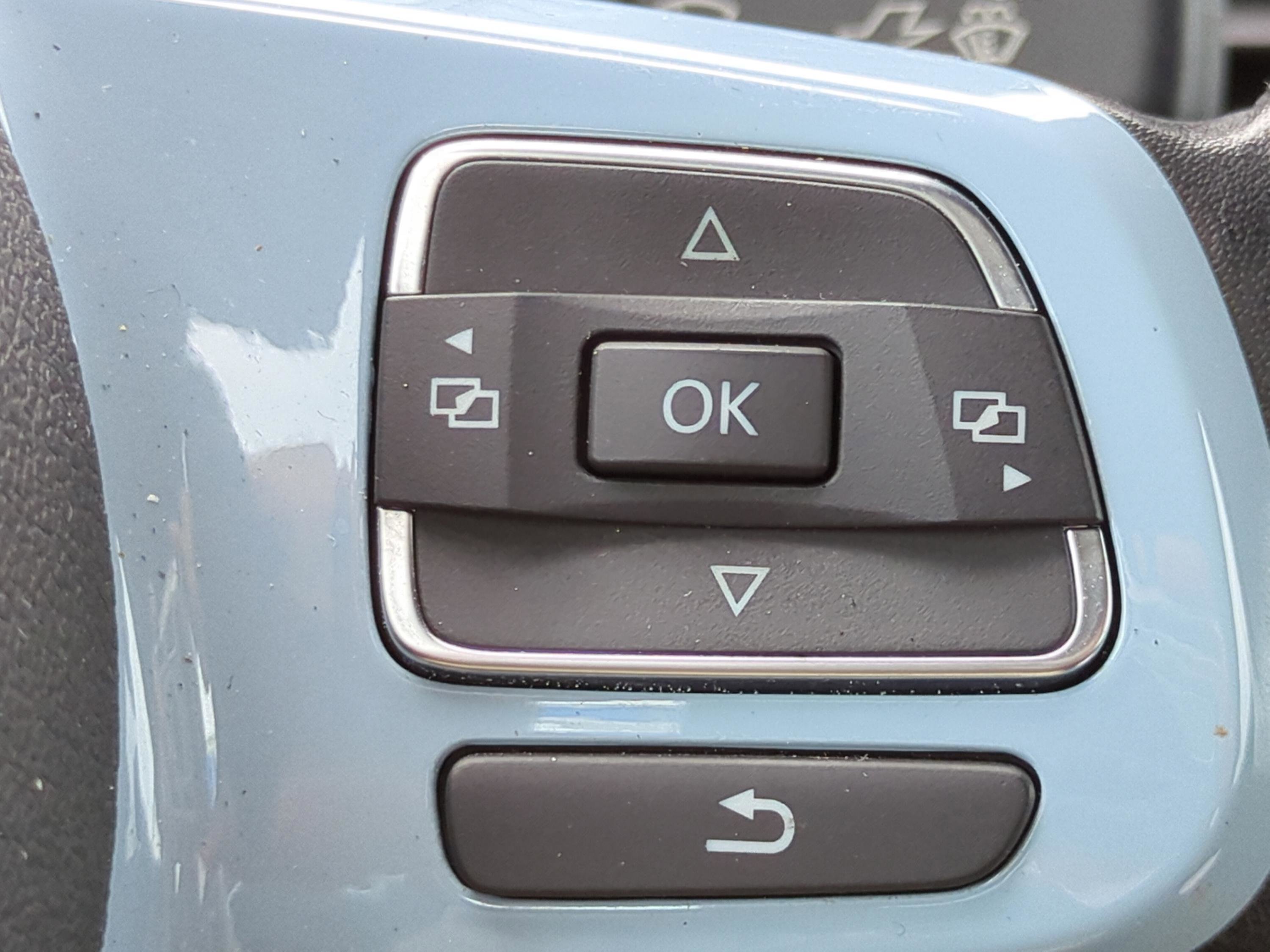 Used 2013 Volkswagen Beetle 2.5 FWD image 18