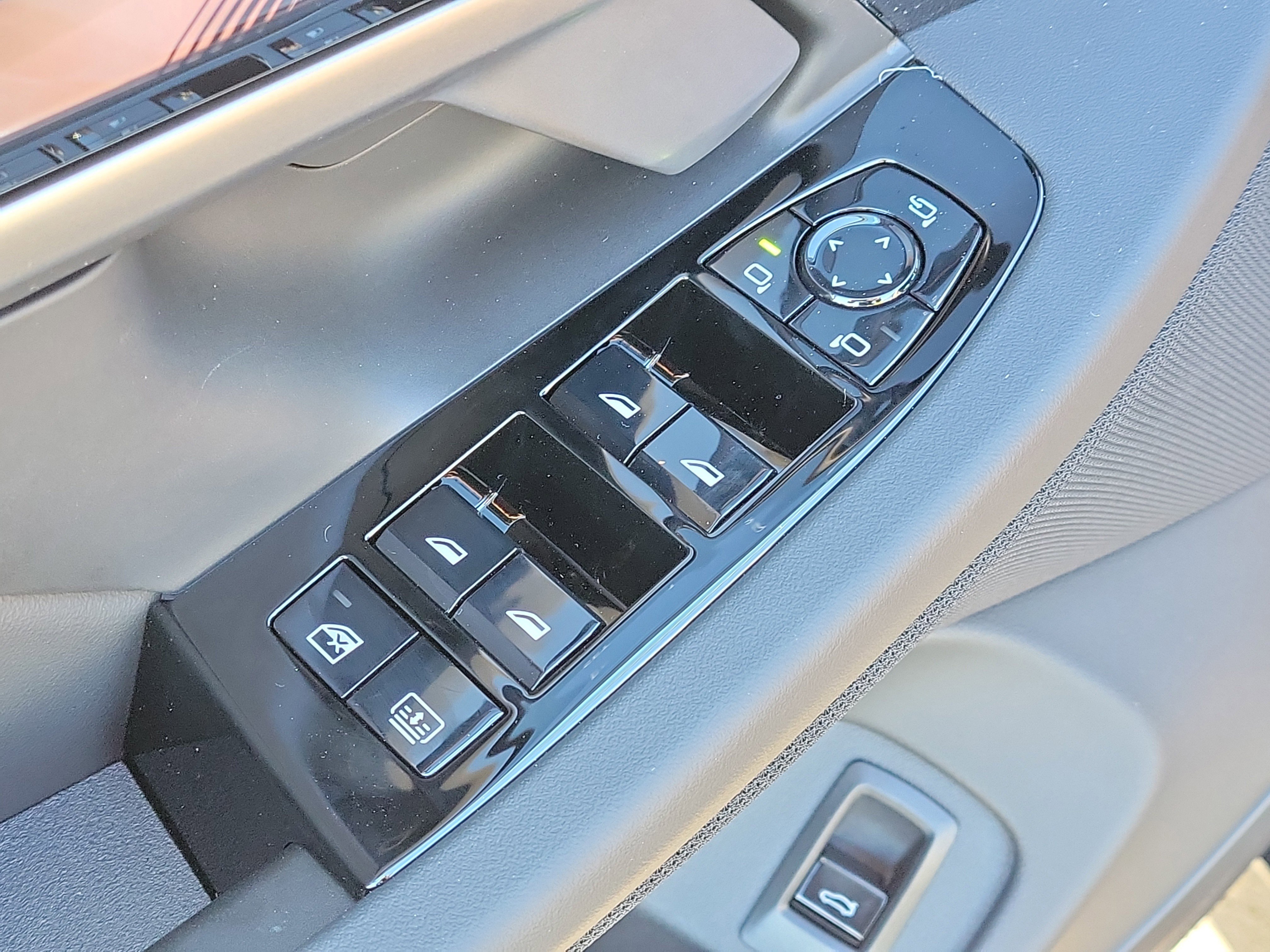 New 2026 BMW 550e xDrive w/ Executive Package image 15