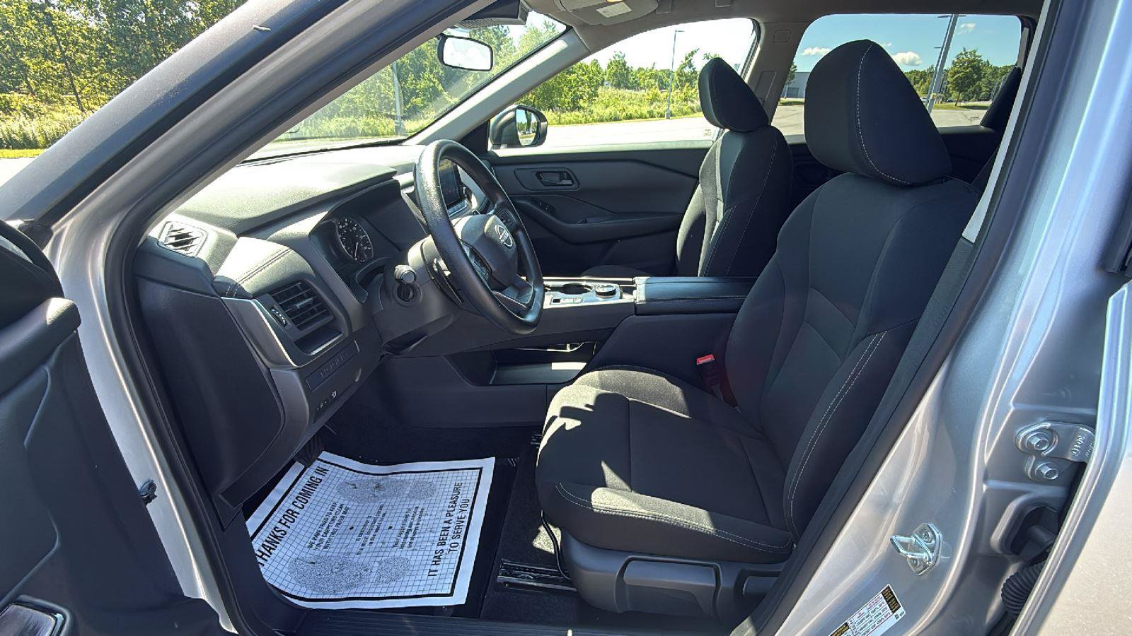 Used 2025 Nissan Rogue S AWD/4WD image 22