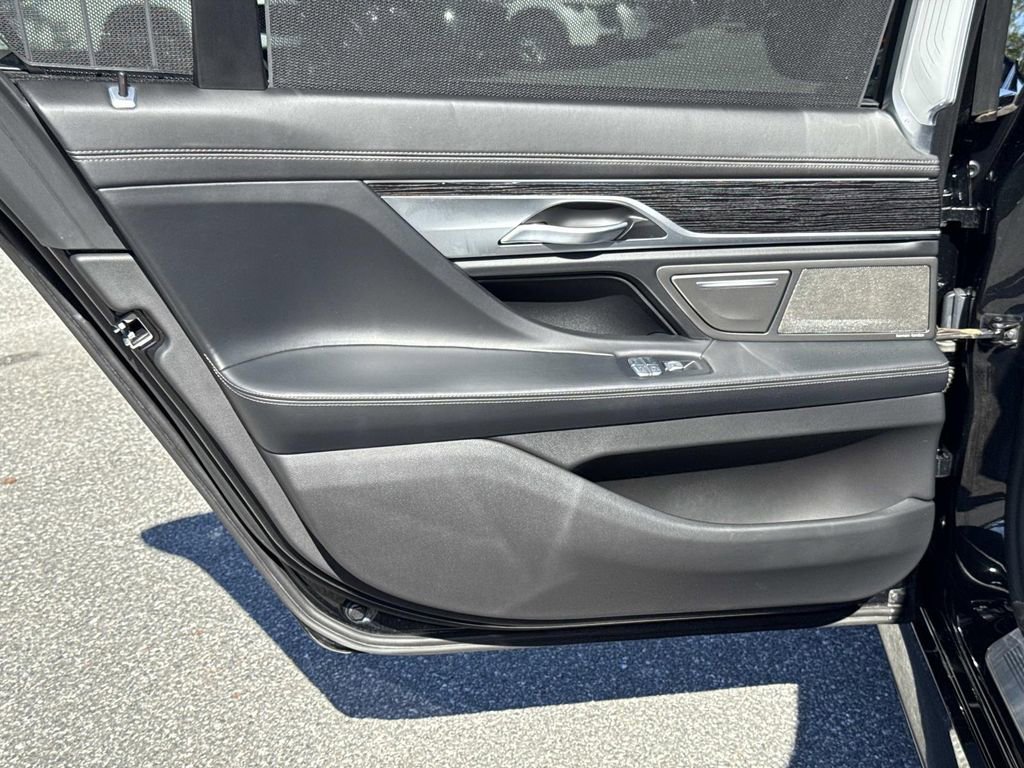 Used 2022 BMW 750i xDrive w/ Executive Package image 13