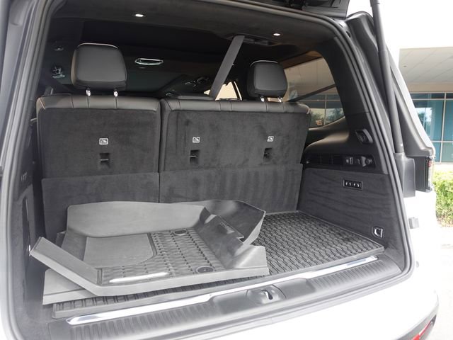 Used 2023 Jeep Grand Wagoneer Series III w/ HD Trailer Tow Package AWD/4WD image 30