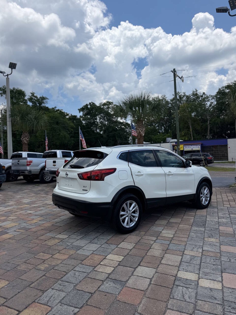 Used 2017 Nissan Rogue Sport SV w/ SV Premium Package FWD image 5