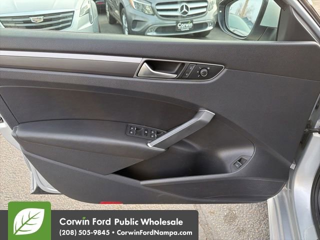 Used 2017 Volkswagen Passat 1.8T R-Line image 13