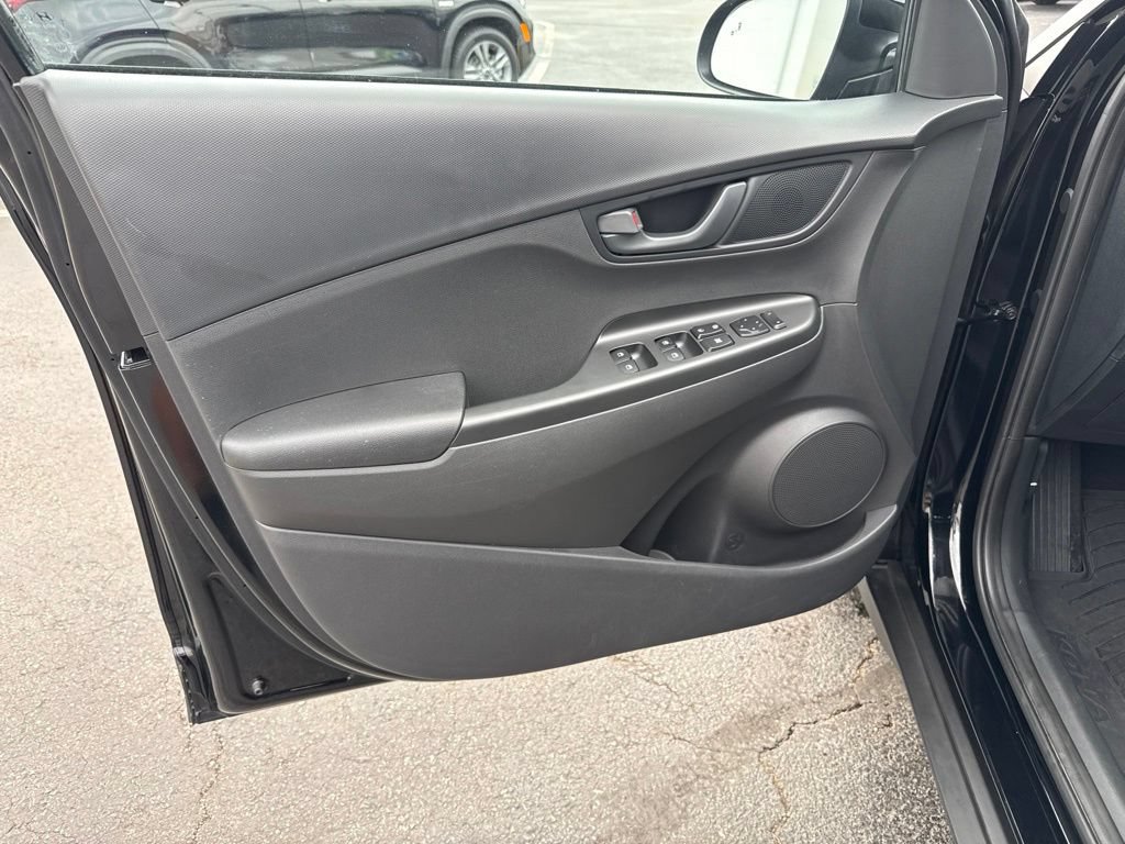 Used 2023 Hyundai Kona SE AWD/4WD image 13