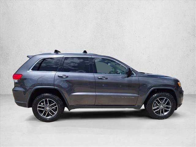 Used 2017 Jeep Grand Cherokee Laredo w/ Quick Order Package 2BE RWD image 4