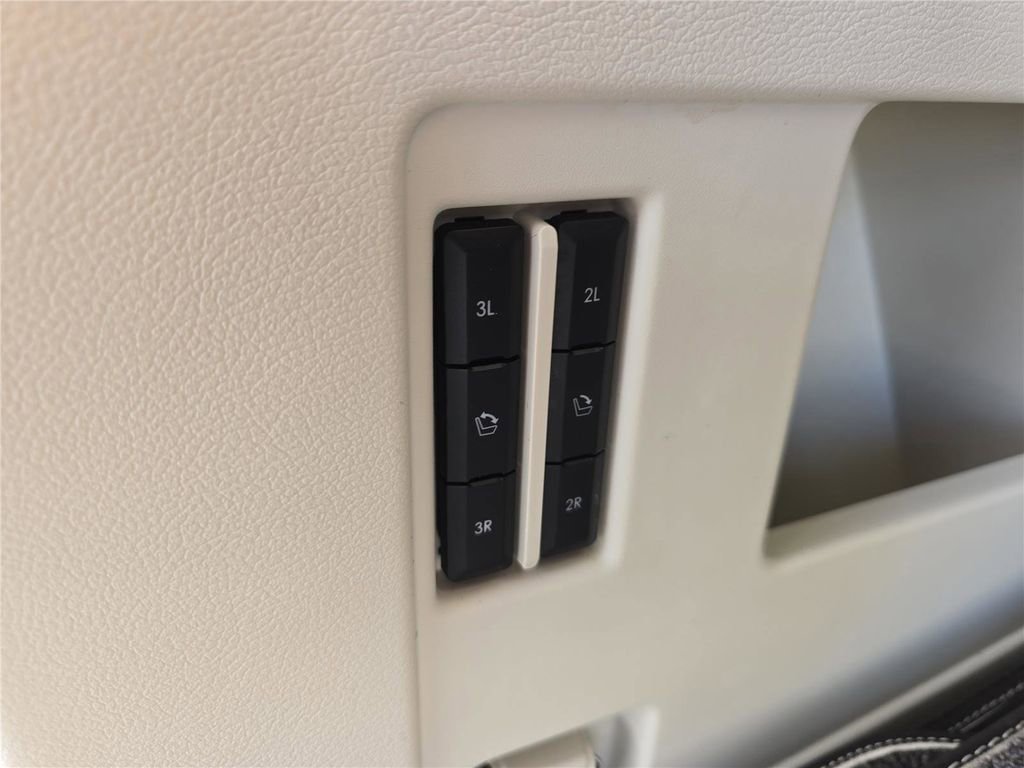 Used 2023 Lincoln Navigator Black Label image 11