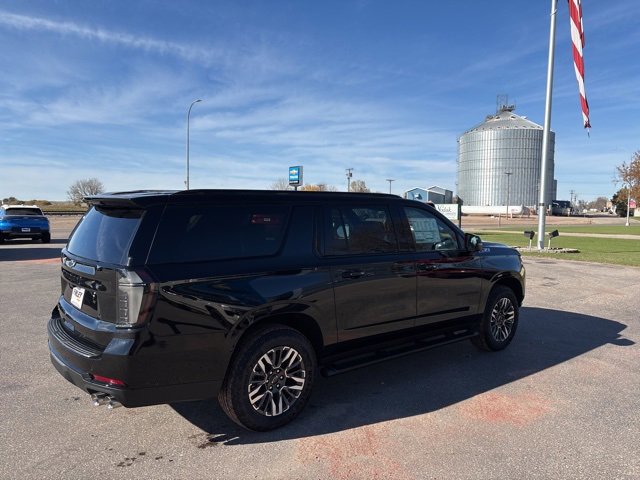 New 2026 Chevrolet Suburban Z71 w/ Z71 Off-Road Package image 6