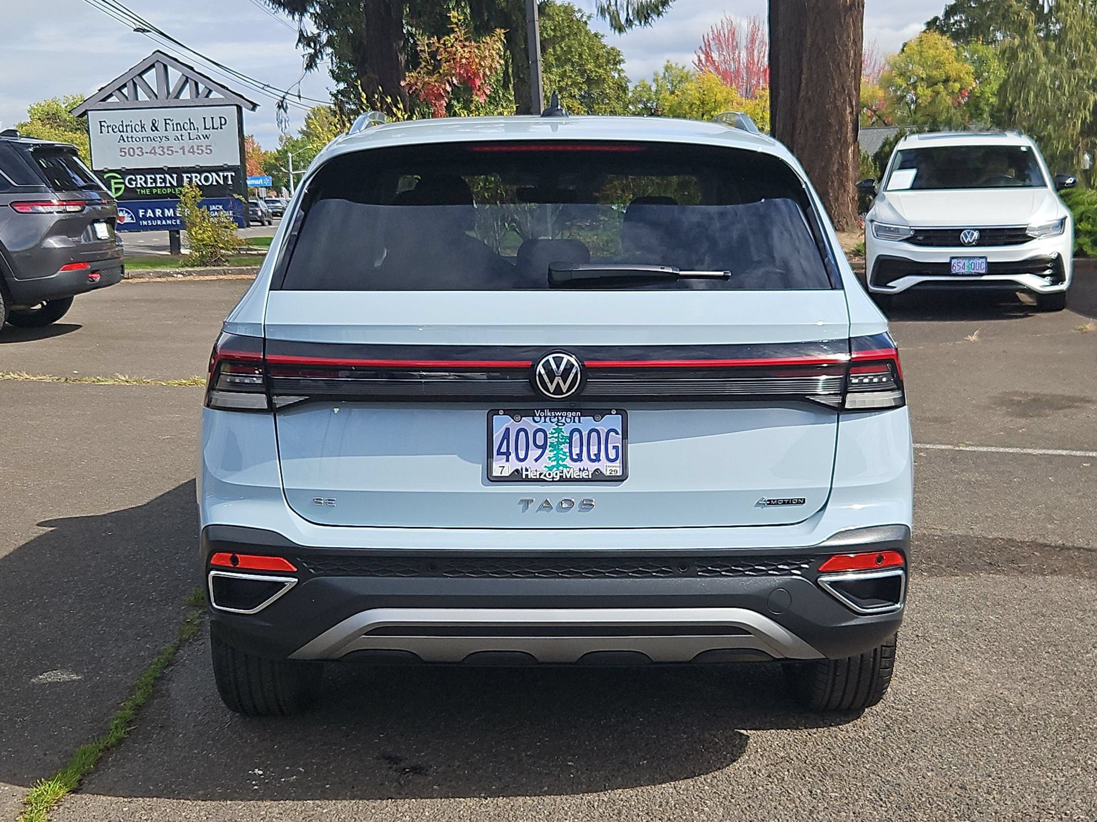 Used 2025 Volkswagen Taos SE w/ Panoramic Sunroof Package AWD/4WD image 4