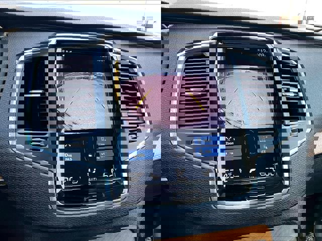 Used 2022 Volvo XC90 T6 Momentum w/ Climate Package AWD/4WD image 29