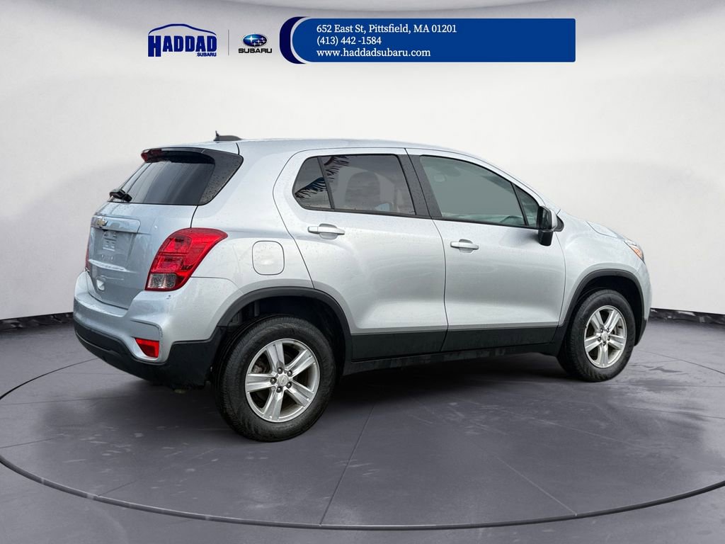 Used 2022 Chevrolet Trax LS w/ Tint and Cruise Package image 6
