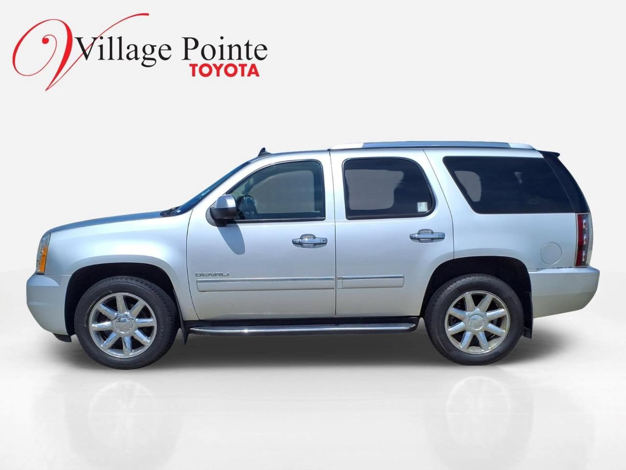 Used 2013 GMC Yukon Denali AWD/4WD image 2