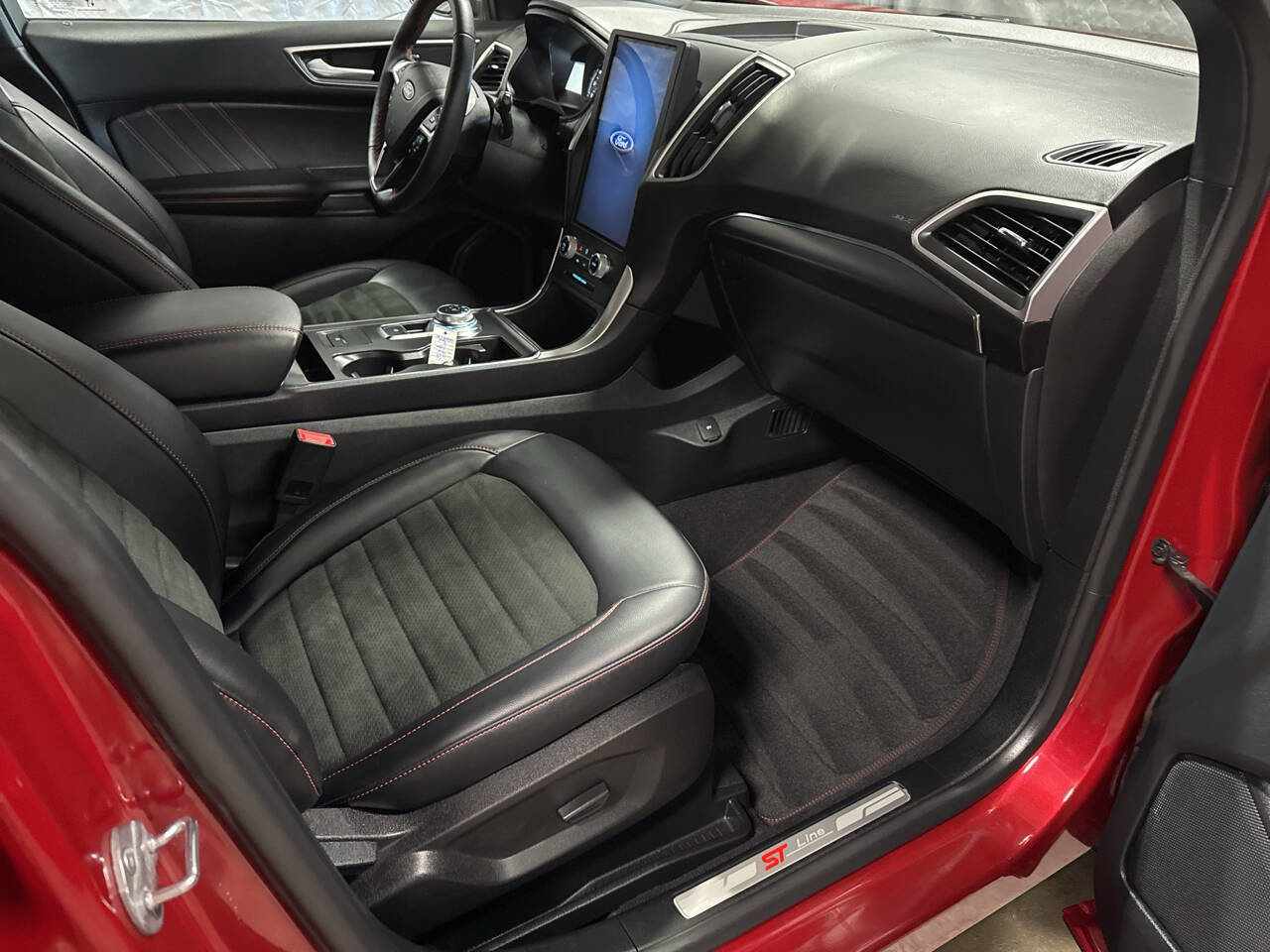 Used 2023 Ford Edge ST-Line image 11