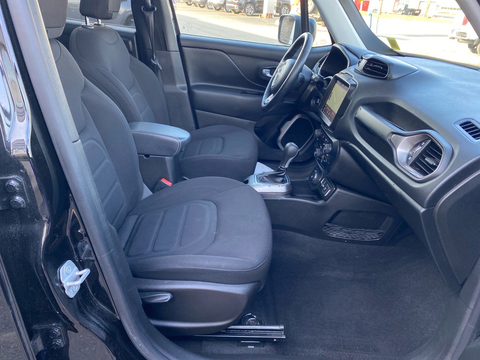 Used 2022 Jeep Renegade Latitude w/ Sun/Sound Group image 27