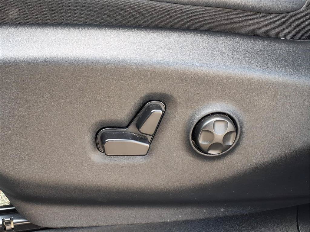 Used 2025 Chrysler Pacifica Select FWD image 15