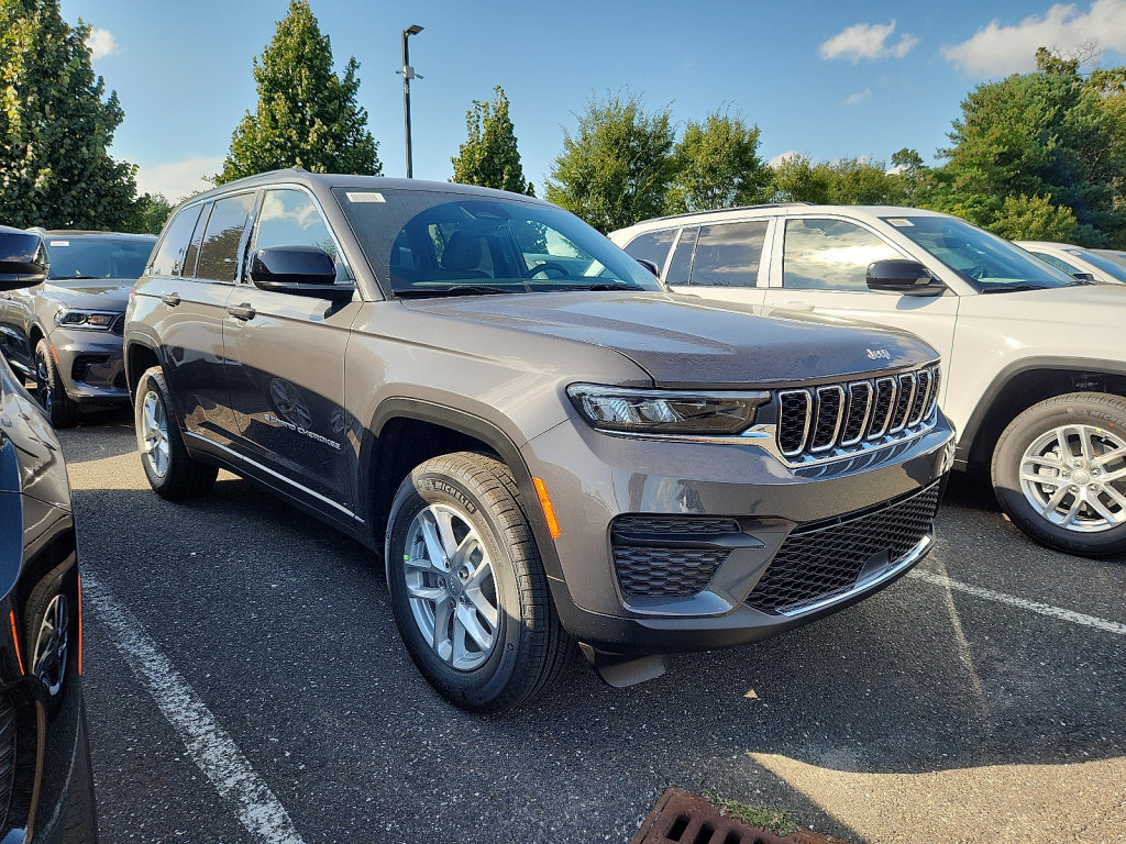 New 2025 Jeep Grand Cherokee Laredo X w/ Luxury Tech Group I image 3