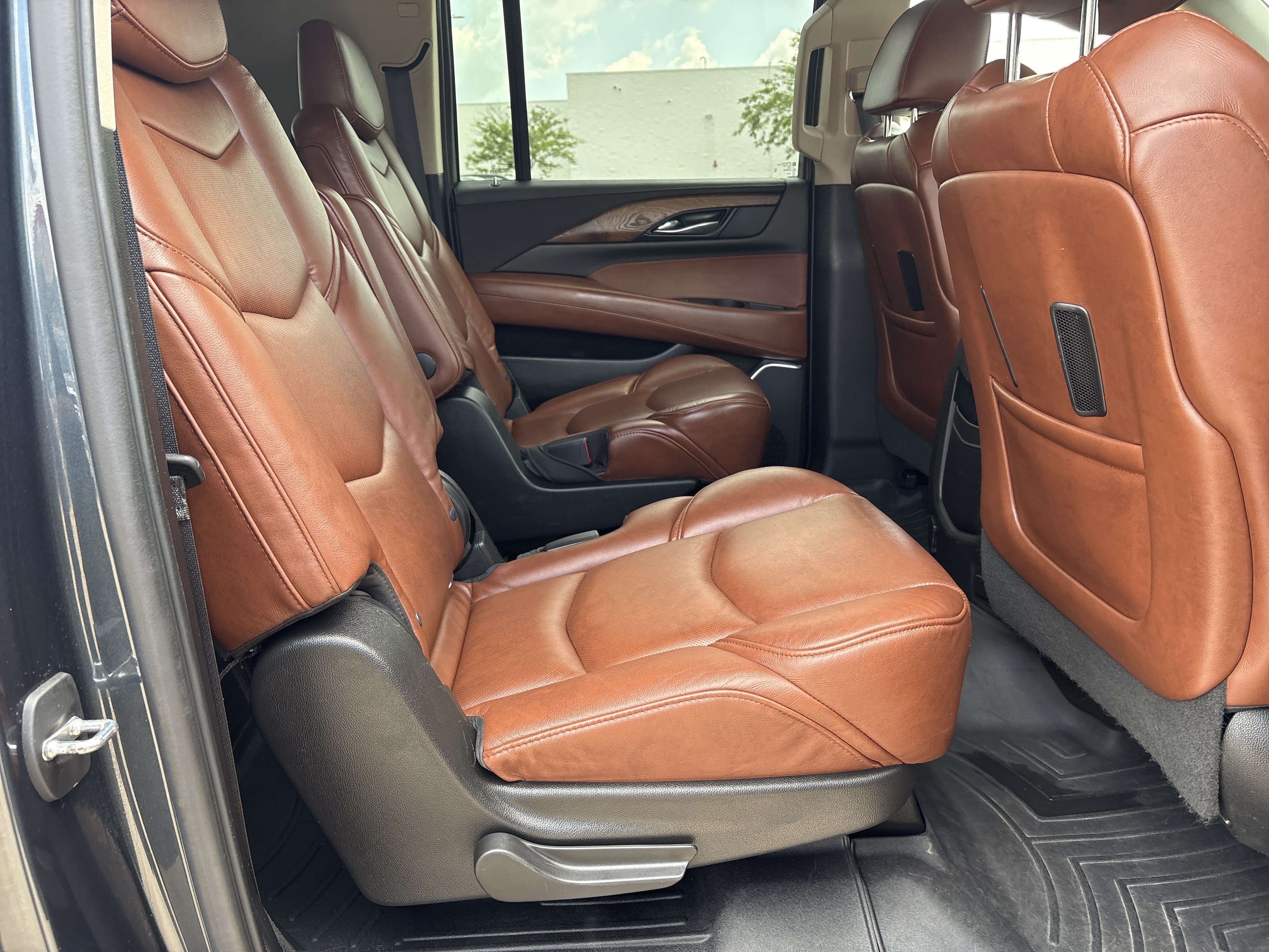 Used 2019 Cadillac Escalade ESV Premium Luxury AWD/4WD image 17