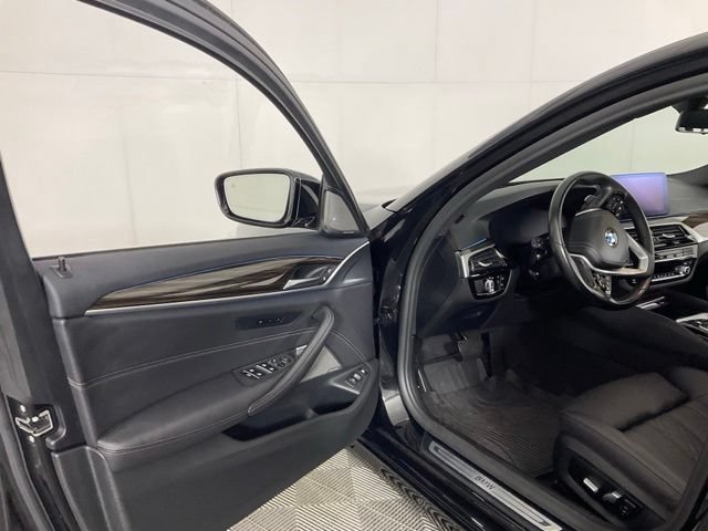 Used 2021 BMW 530e xDrive w/ Premium Package AWD/4WD image 24