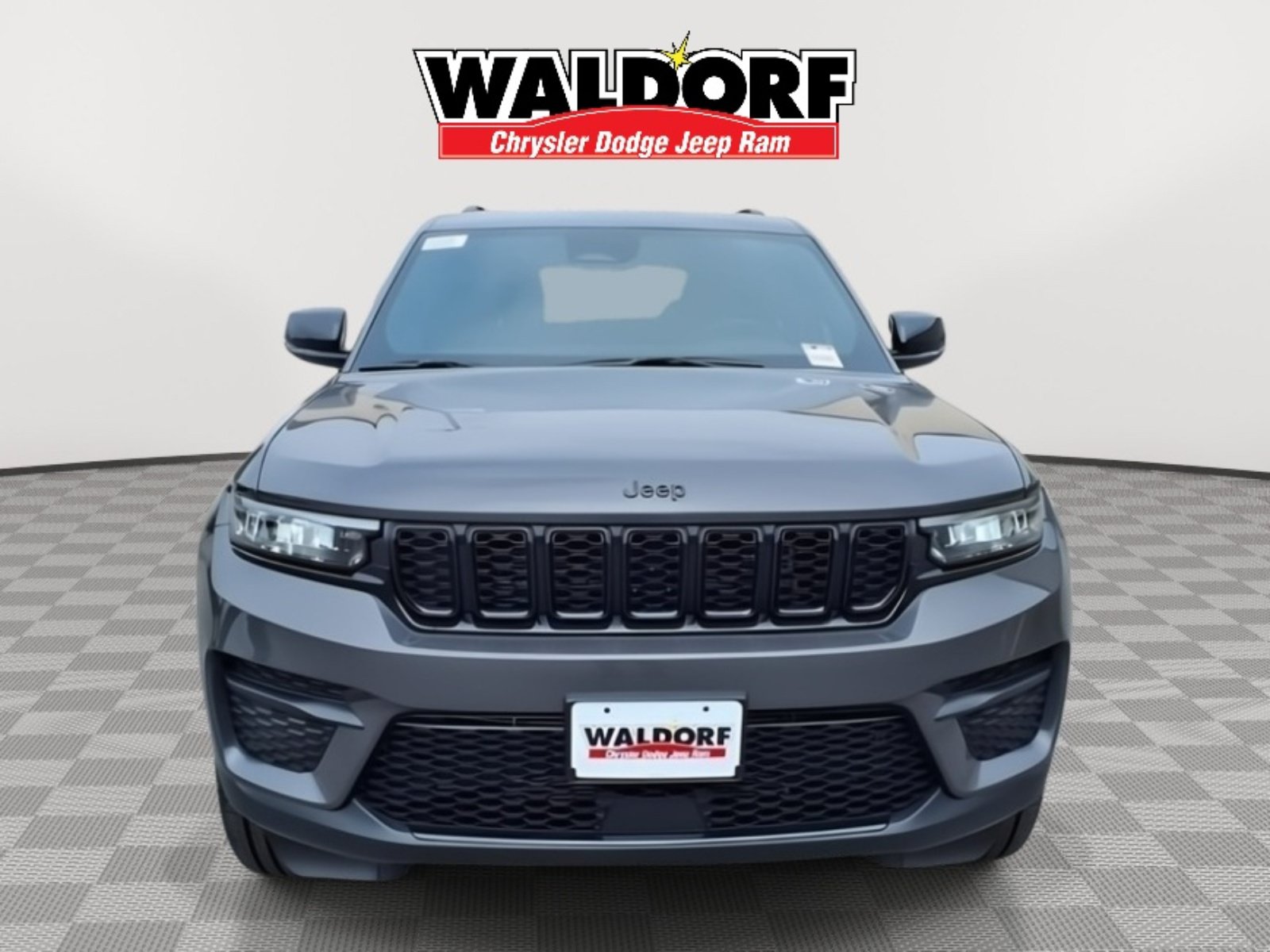Used 2025 Jeep Grand Cherokee 4WD image 8