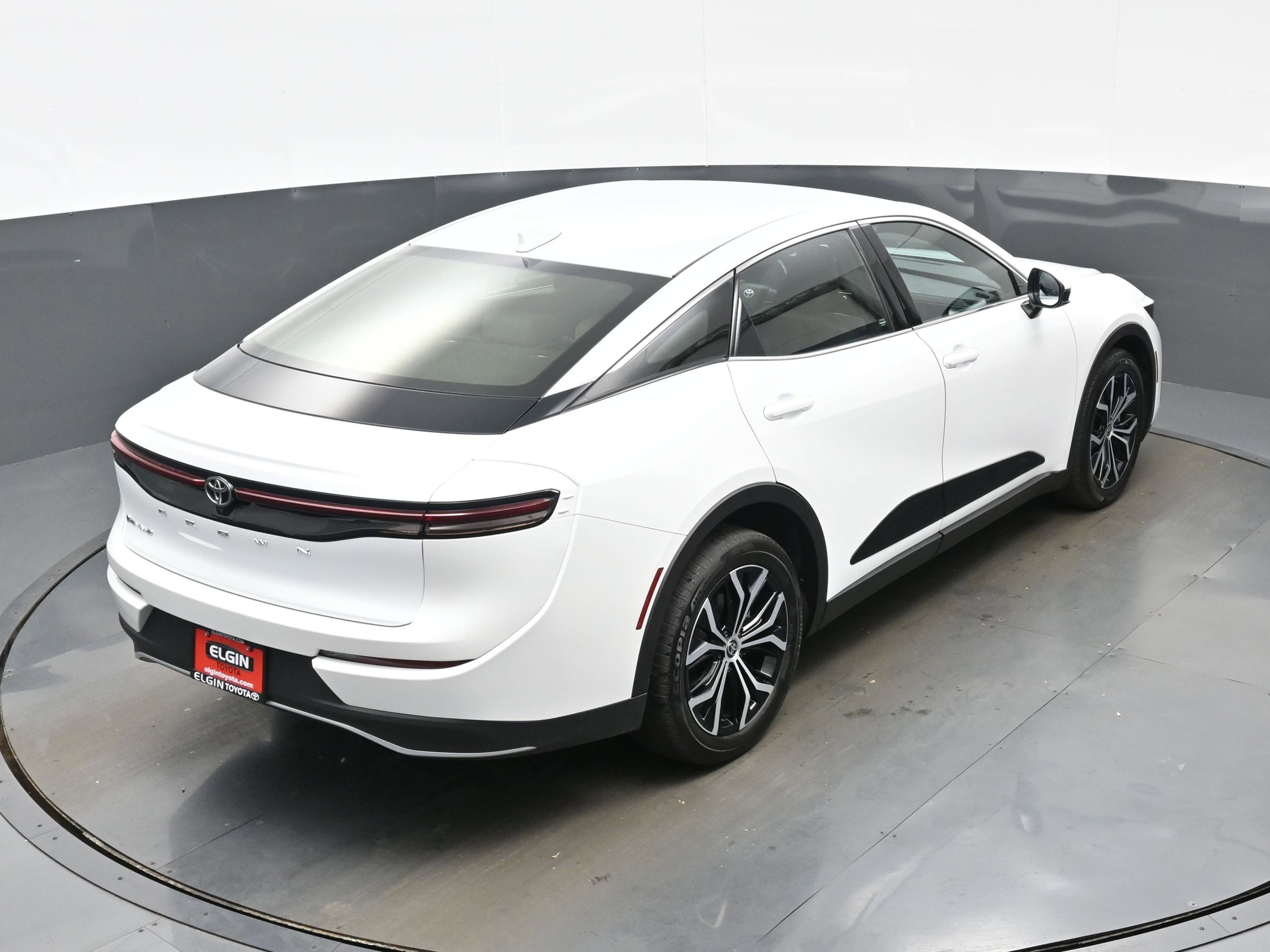 Used 2024 Toyota Crown XLE AWD/4WD image 40