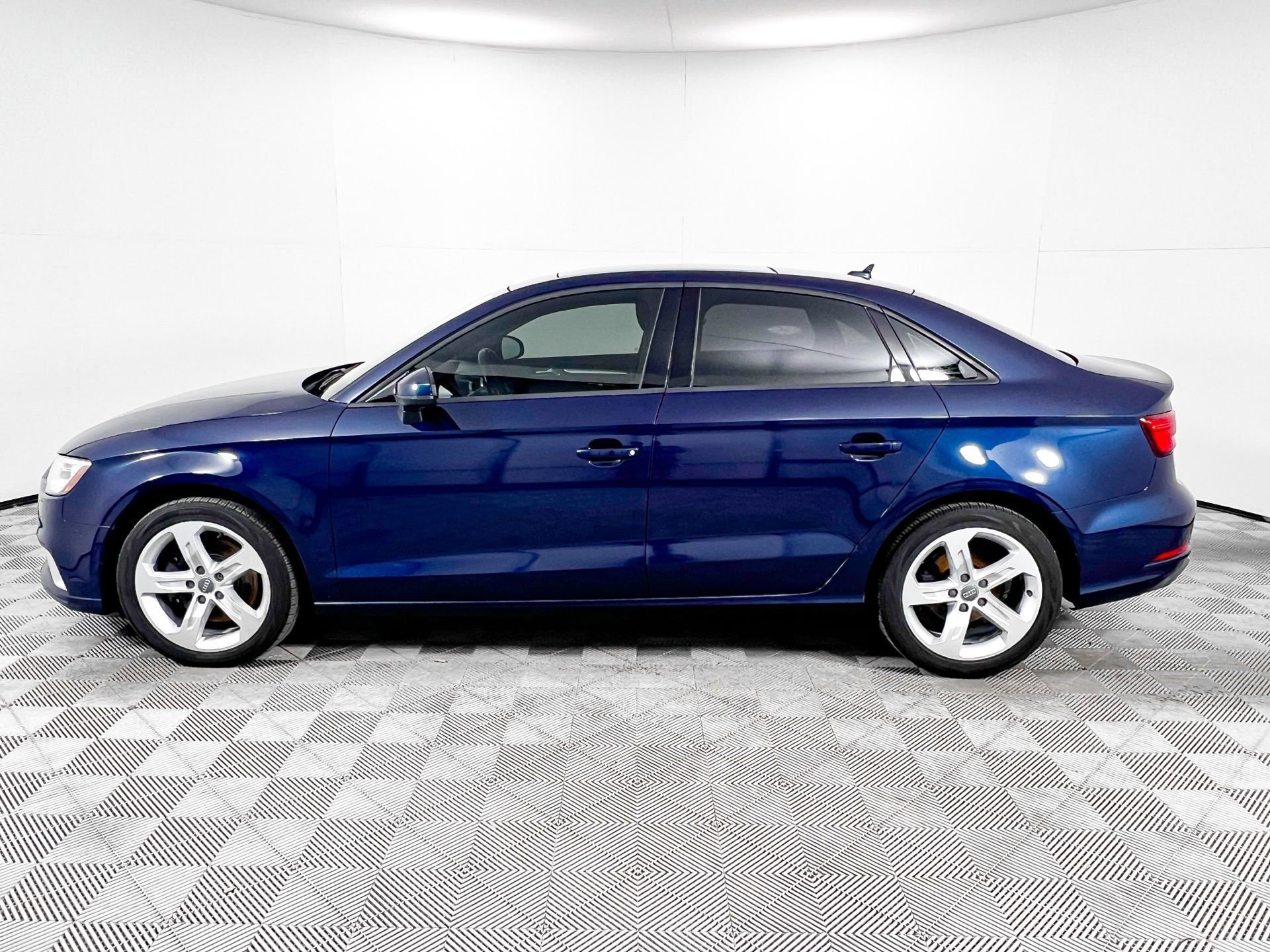 Used 2018 Audi A3 2.0T Premium w/ Convenience Package image 4