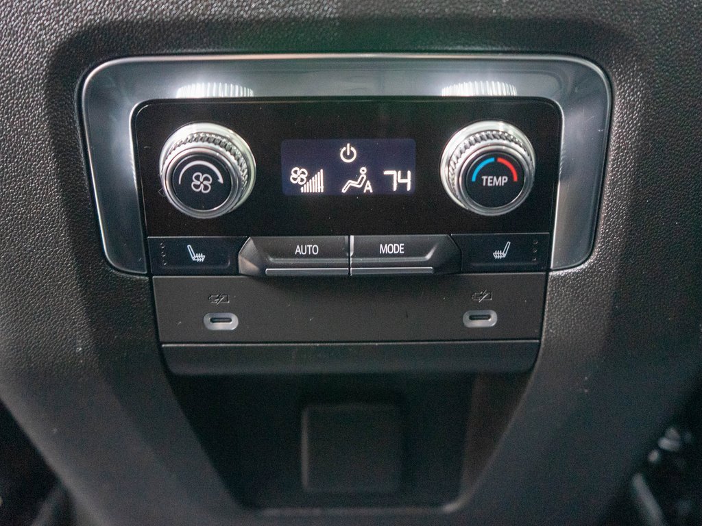 Used 2022 GMC Yukon AT4 w/ Technology Package image 15