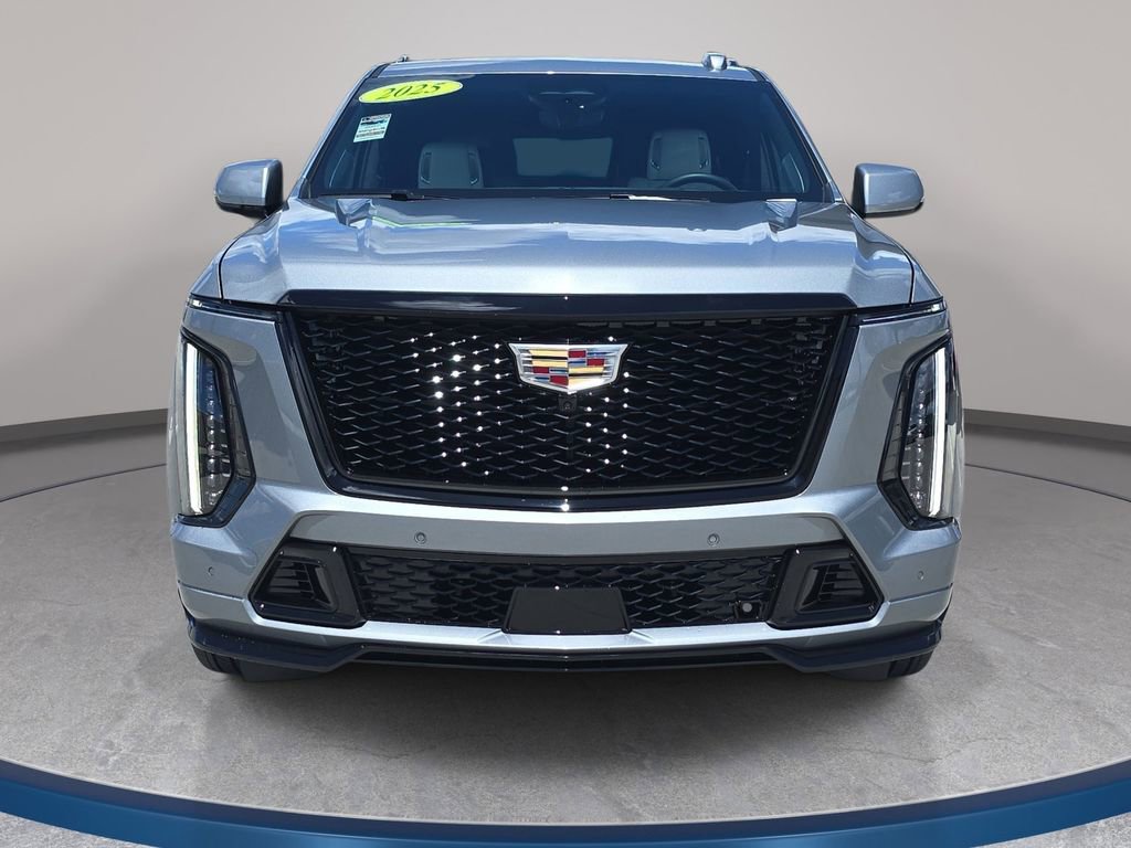 Used 2025 Cadillac Escalade V AWD/4WD image 3