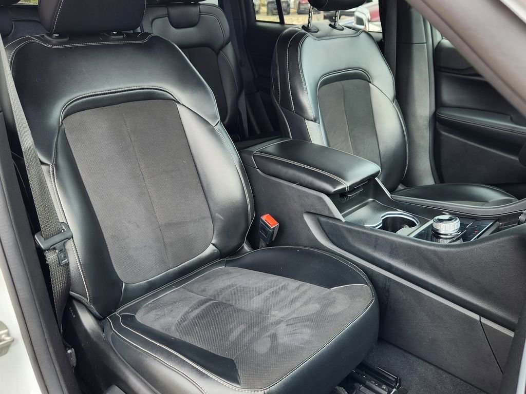 Certified 2024 Jeep Grand Cherokee Altitude image 12