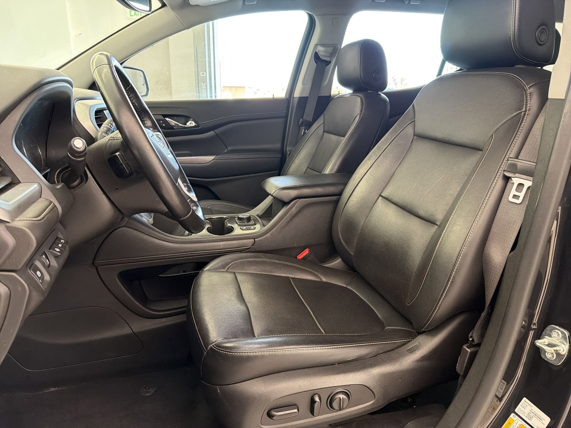 Used 2020 GMC Acadia SLT w/ Driver Alert Package II image 5