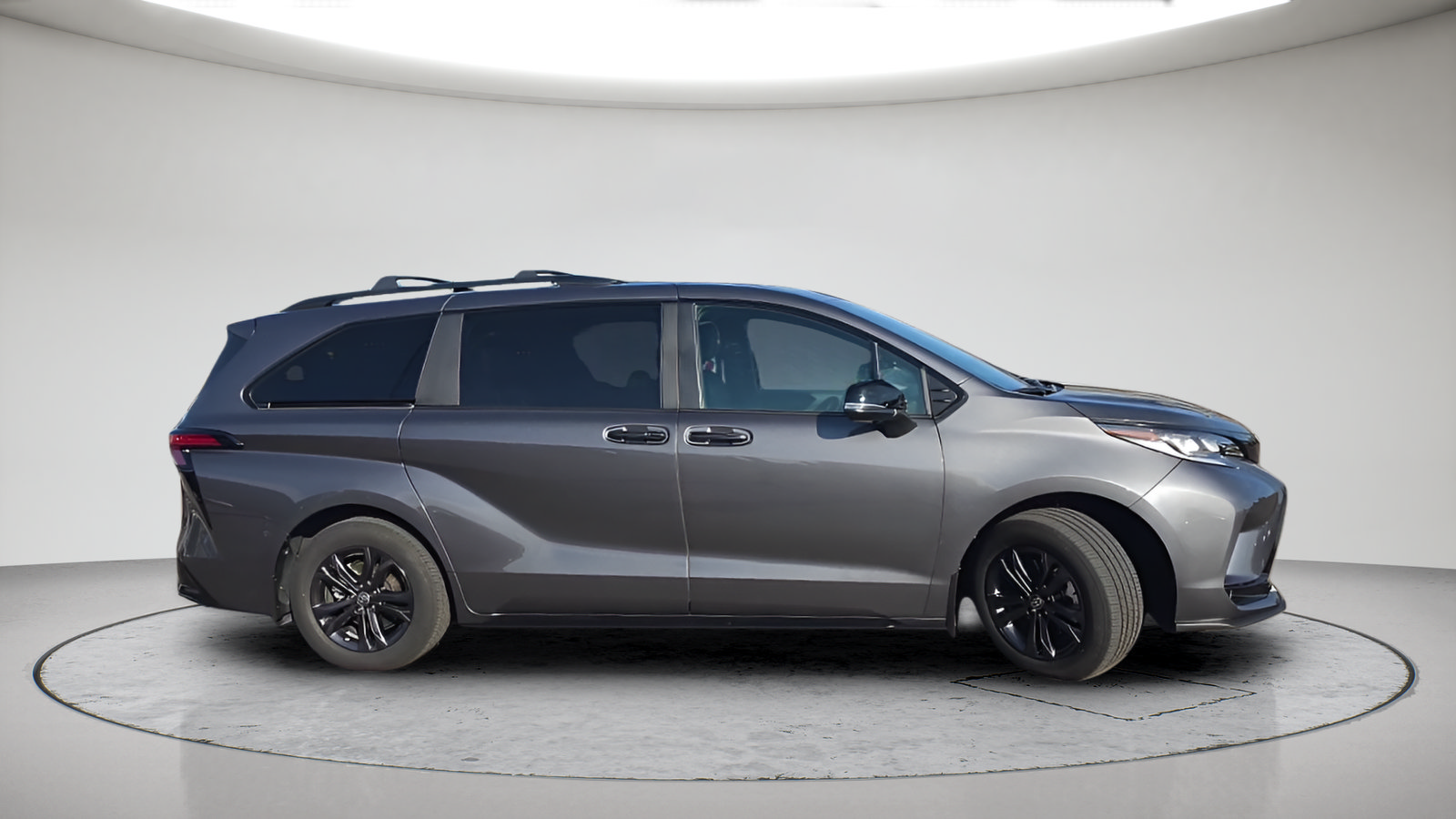 Used 2025 Toyota Sienna XSE w/ XSE Premium Package AWD/4WD image 5