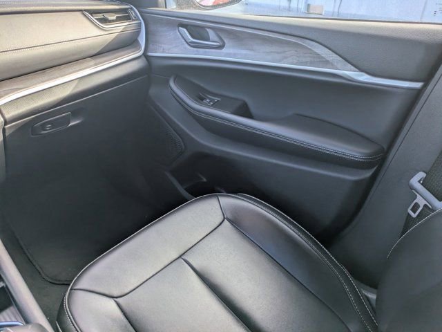 Used 2024 Jeep Grand Cherokee Limited image 15