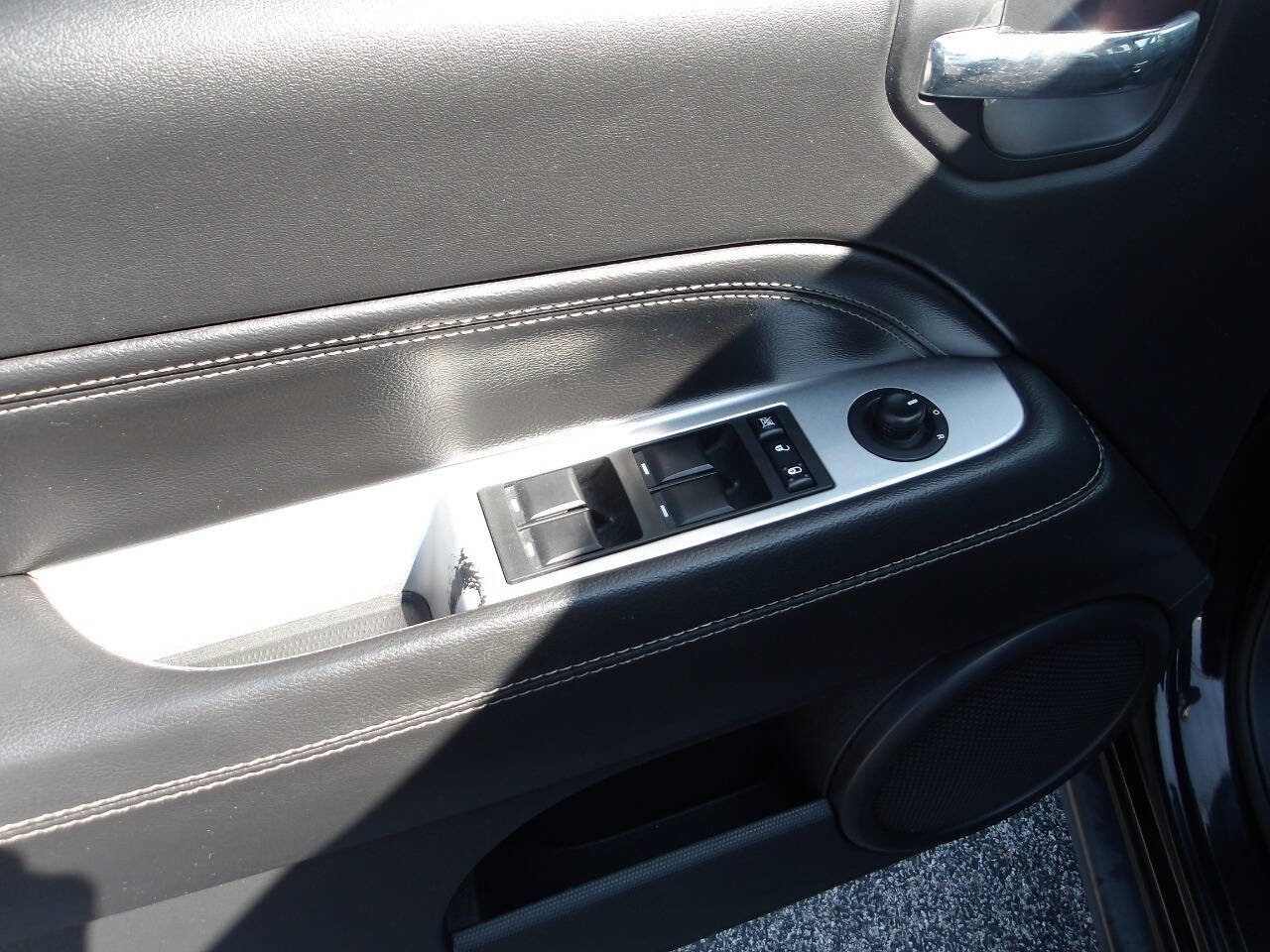 Used 2016 Jeep Compass Latitude image 10