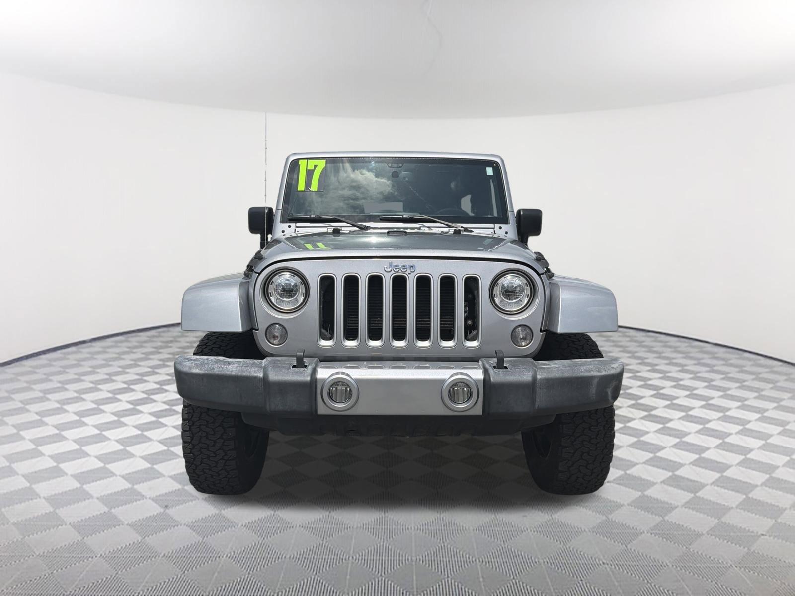 Used 2017 Jeep Wrangler Unlimited Sahara w/ Connectivity Group AWD/4WD image 2