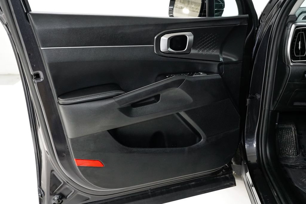 Certified 2025 Kia Sorento LX image 8