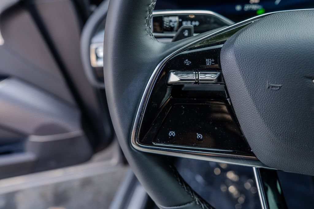 Used 2024 Cadillac Lyriq Tech RWD image 6
