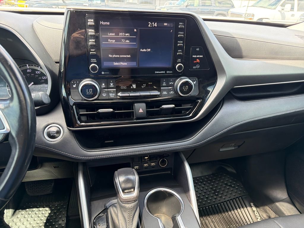 Used 2020 Toyota Highlander XLE FWD image 31