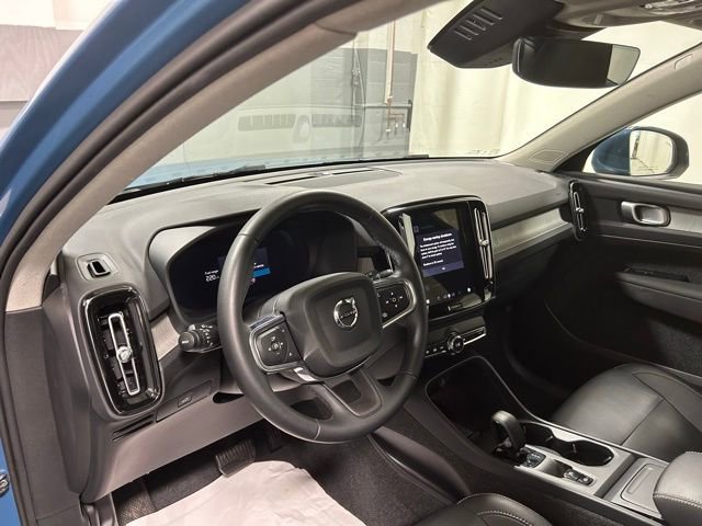 Used 2025 Volvo XC40 B5 Core AWD/4WD image 9