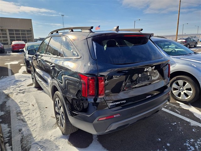 Used 2023 Kia Sorento S w/ Panoramic Sunroof Package image 3