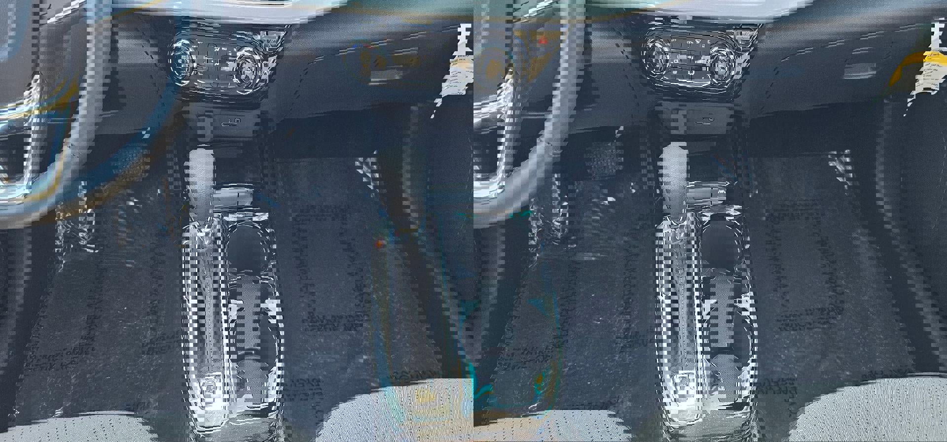 Used 2024 Chevrolet Trax LT w/ Sunroof Package image 14