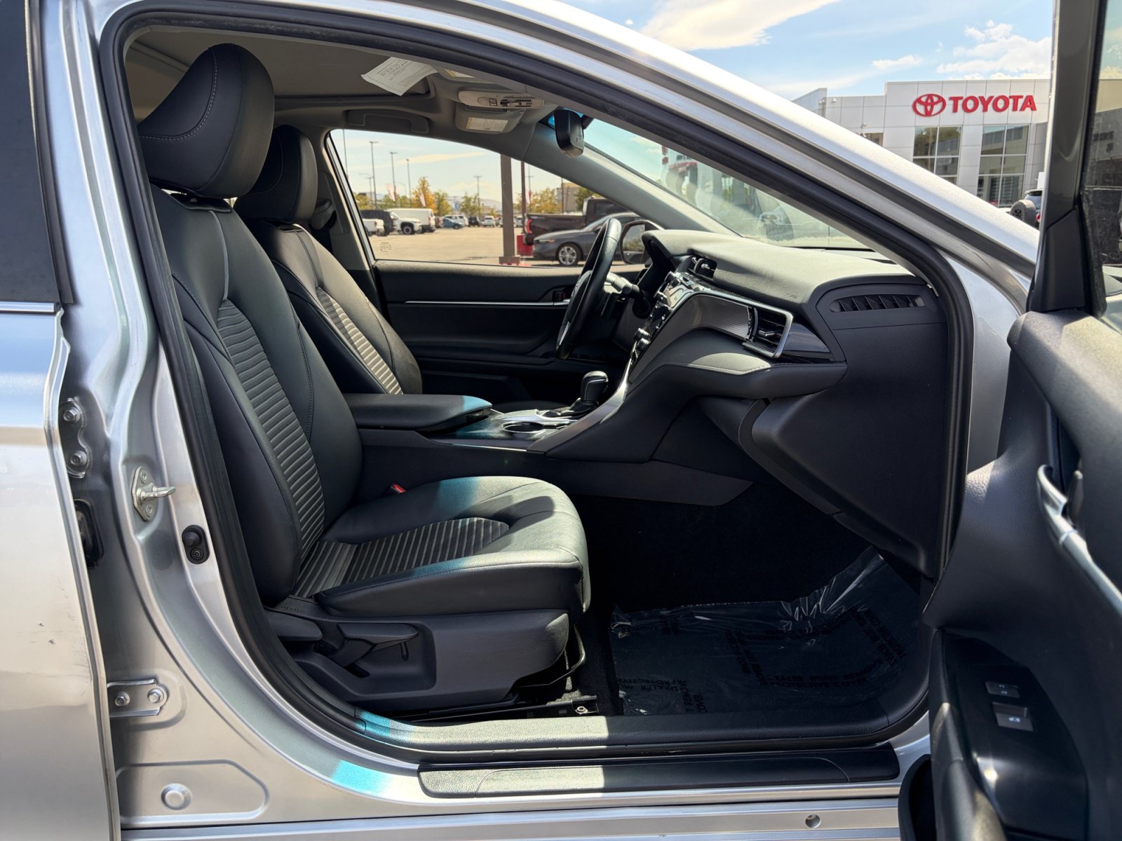 Used 2019 Toyota Camry SE w/ Audio Package FWD image 29
