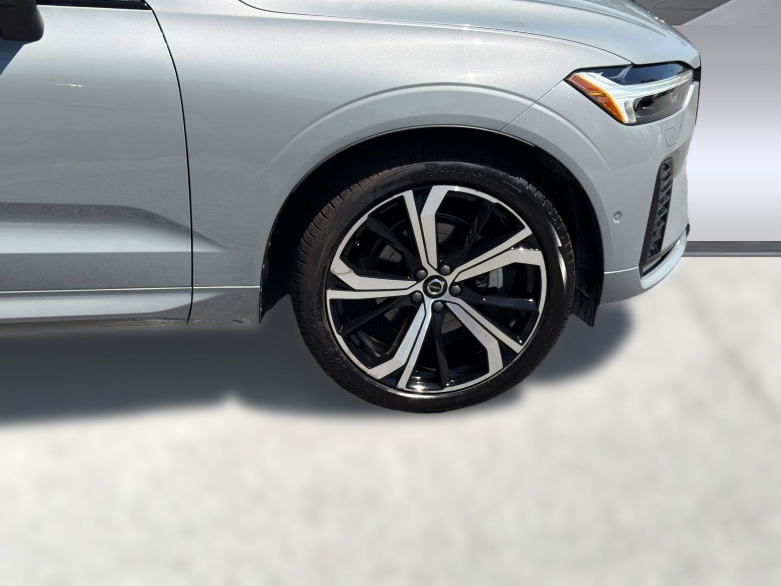 Certified 2024 Volvo XC60 B5 Ultimate w/ Climate Package AWD/4WD image 13