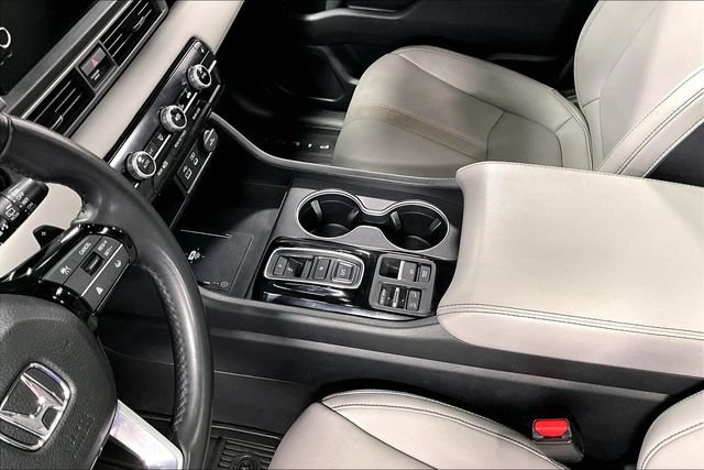 Used 2024 Honda Pilot Touring image 19